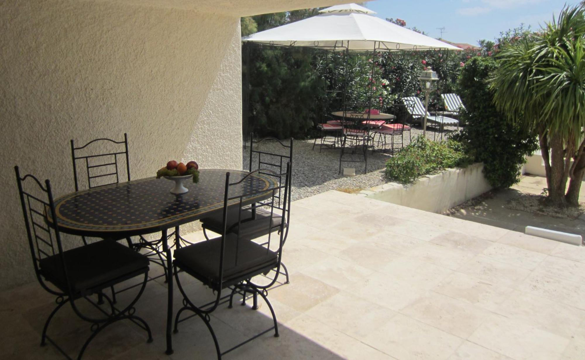 La Fille Du Berger Bed & Breakfast Puissalicon Exterior photo