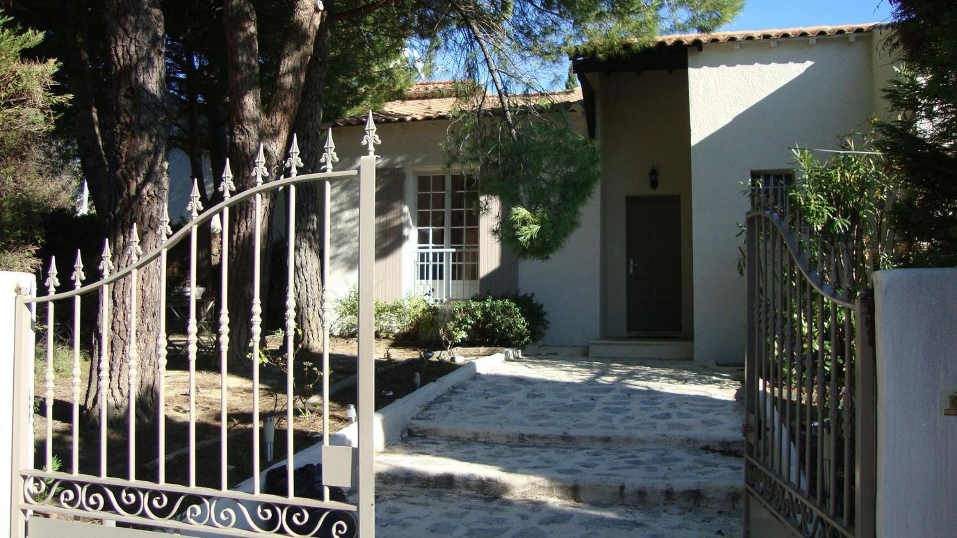 La Fille Du Berger Bed & Breakfast Puissalicon Exterior photo